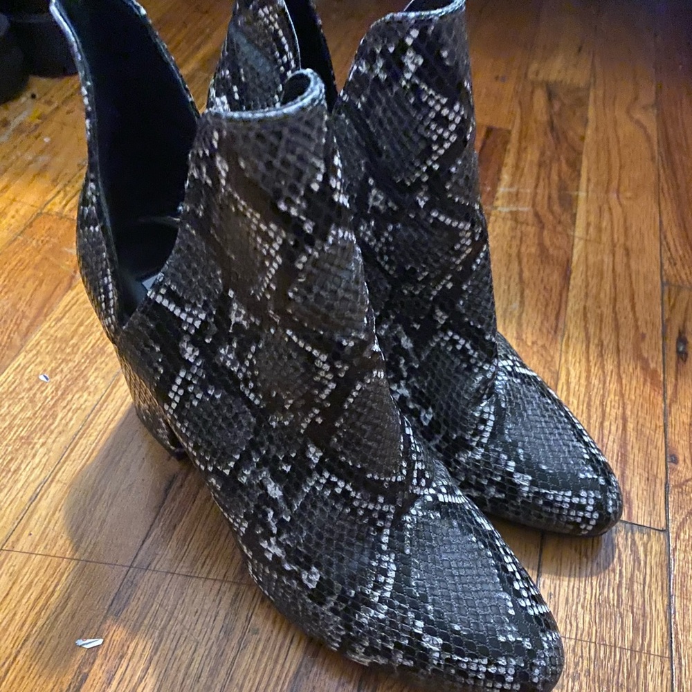 Steve Madeb booties size 10